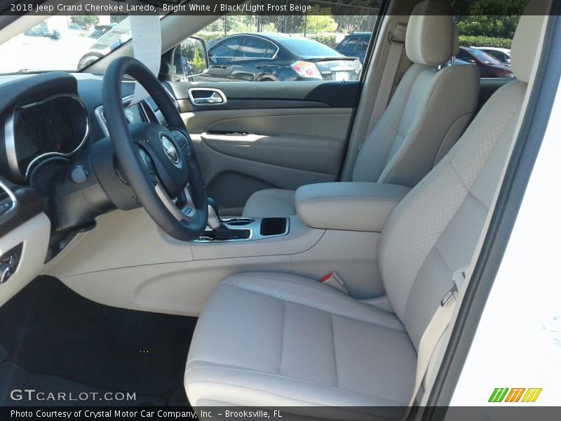 Bright White / Black/Light Frost Beige 2018 Jeep Grand Cherokee Laredo