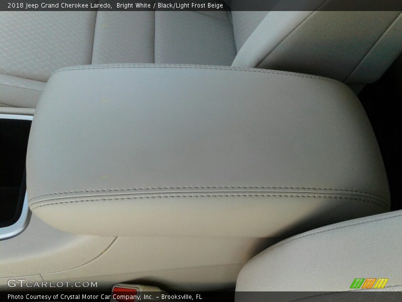 Bright White / Black/Light Frost Beige 2018 Jeep Grand Cherokee Laredo