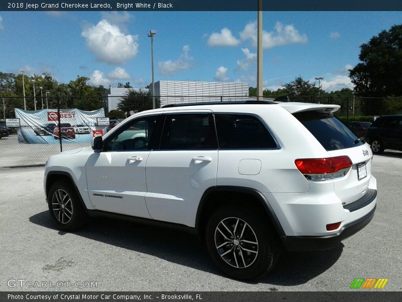 Bright White / Black 2018 Jeep Grand Cherokee Laredo