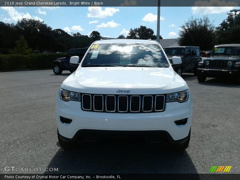 Bright White / Black 2018 Jeep Grand Cherokee Laredo