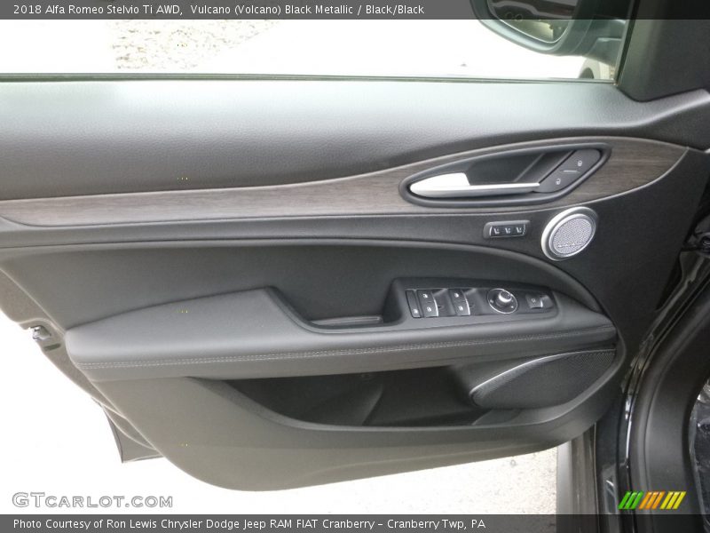 Vulcano (Volcano) Black Metallic / Black/Black 2018 Alfa Romeo Stelvio Ti AWD