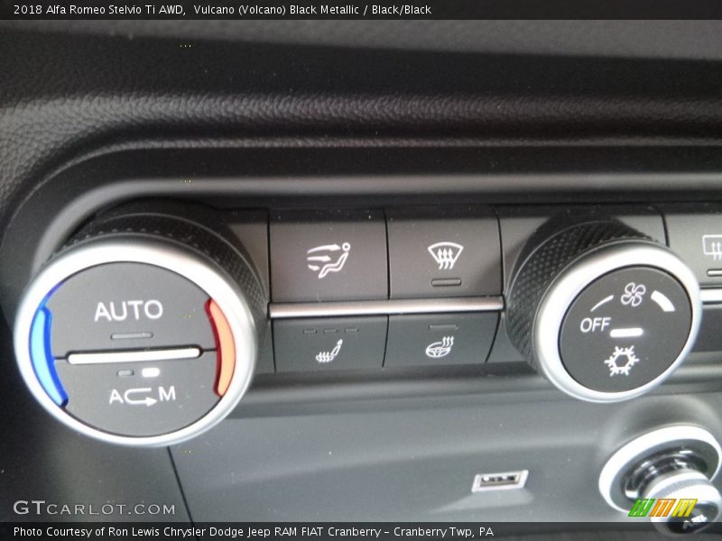 Vulcano (Volcano) Black Metallic / Black/Black 2018 Alfa Romeo Stelvio Ti AWD