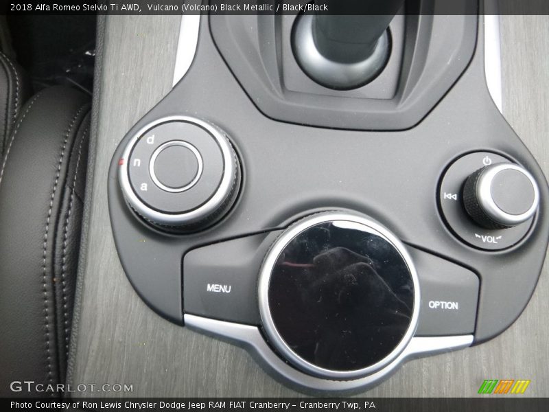 Vulcano (Volcano) Black Metallic / Black/Black 2018 Alfa Romeo Stelvio Ti AWD