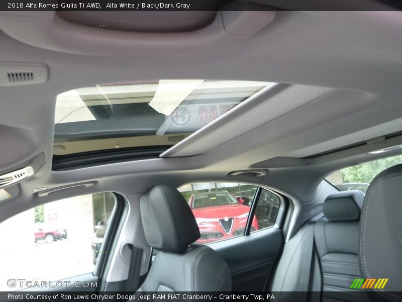Alfa White / Black/Dark Gray 2018 Alfa Romeo Giulia Ti AWD