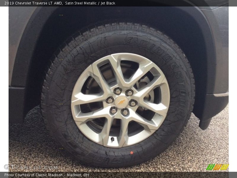 Satin Steel Metallic / Jet Black 2019 Chevrolet Traverse LT AWD