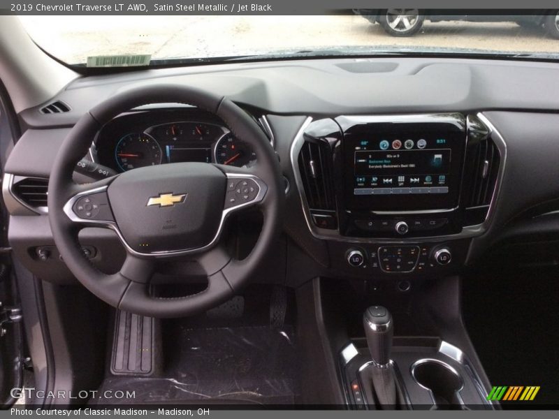 Satin Steel Metallic / Jet Black 2019 Chevrolet Traverse LT AWD