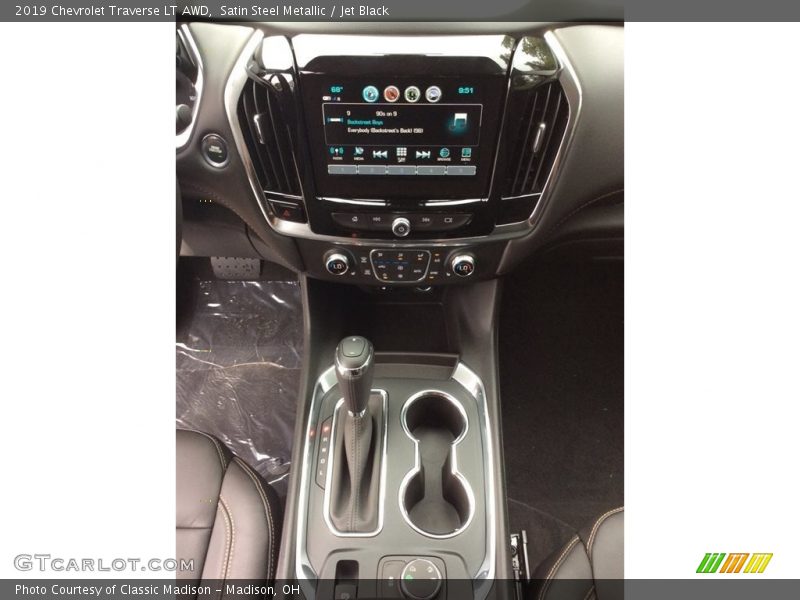 Satin Steel Metallic / Jet Black 2019 Chevrolet Traverse LT AWD