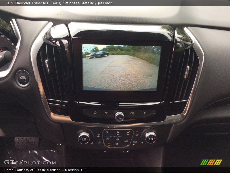 Satin Steel Metallic / Jet Black 2019 Chevrolet Traverse LT AWD