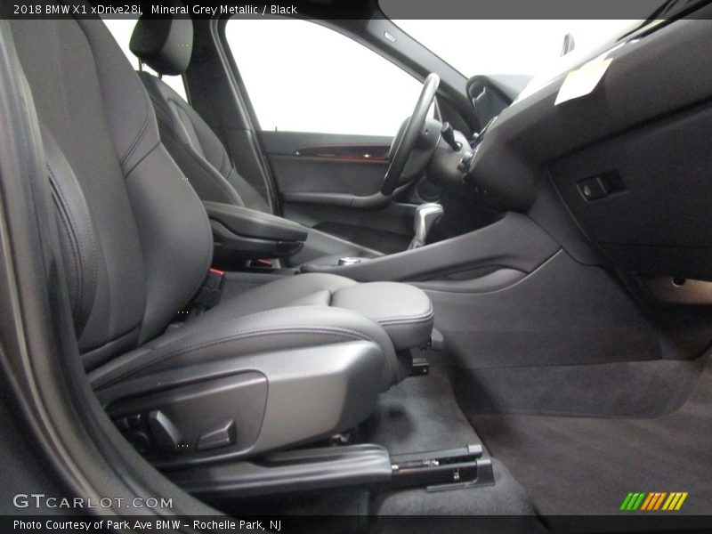 Mineral Grey Metallic / Black 2018 BMW X1 xDrive28i