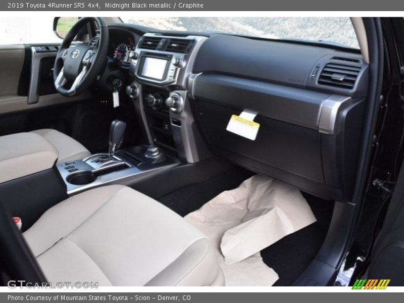 Midnight Black metallic / Graphite 2019 Toyota 4Runner SR5 4x4