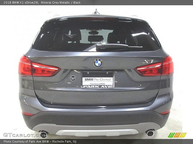 Mineral Grey Metallic / Black 2018 BMW X1 xDrive28i