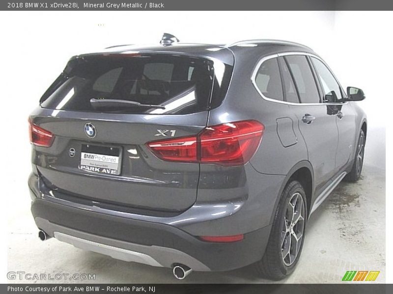 Mineral Grey Metallic / Black 2018 BMW X1 xDrive28i