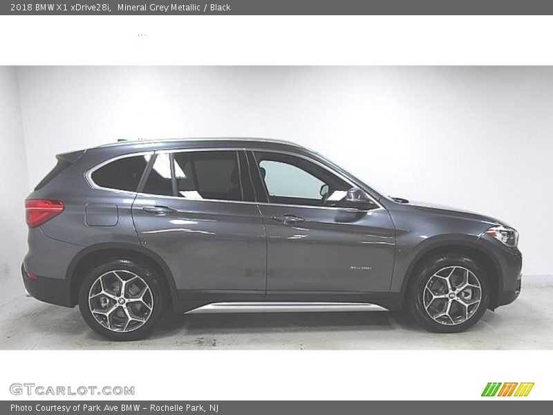 Mineral Grey Metallic / Black 2018 BMW X1 xDrive28i