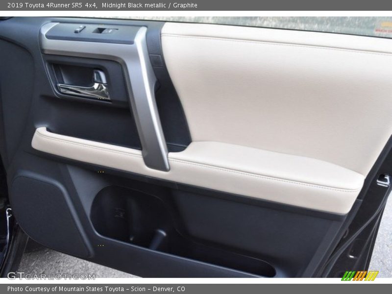 Midnight Black metallic / Graphite 2019 Toyota 4Runner SR5 4x4