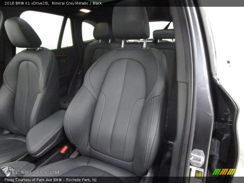 Mineral Grey Metallic / Black 2018 BMW X1 xDrive28i