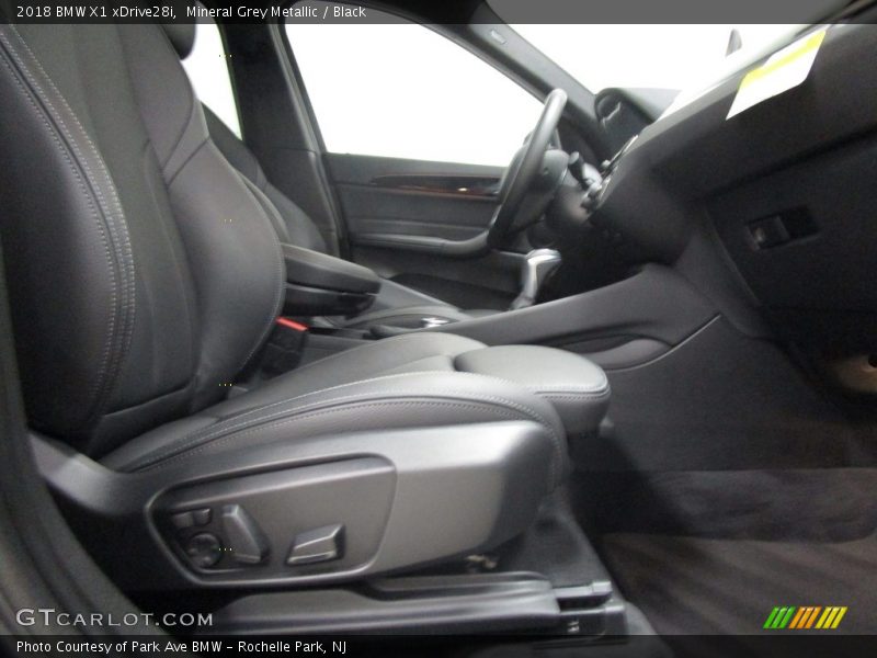 Mineral Grey Metallic / Black 2018 BMW X1 xDrive28i