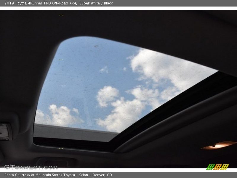 Super White / Black 2019 Toyota 4Runner TRD Off-Road 4x4