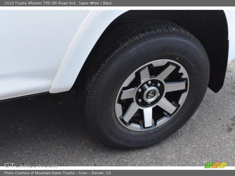 Super White / Black 2019 Toyota 4Runner TRD Off-Road 4x4