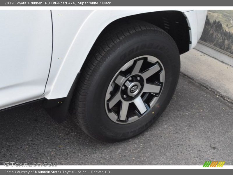 Super White / Black 2019 Toyota 4Runner TRD Off-Road 4x4