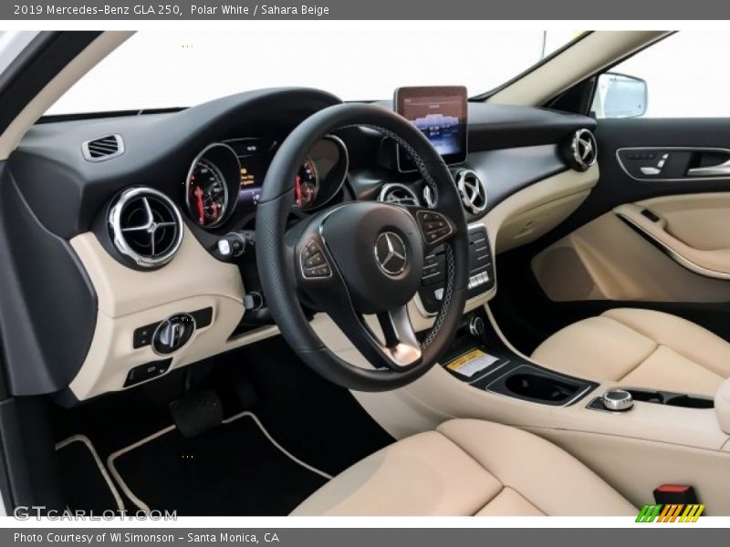 Polar White / Sahara Beige 2019 Mercedes-Benz GLA 250