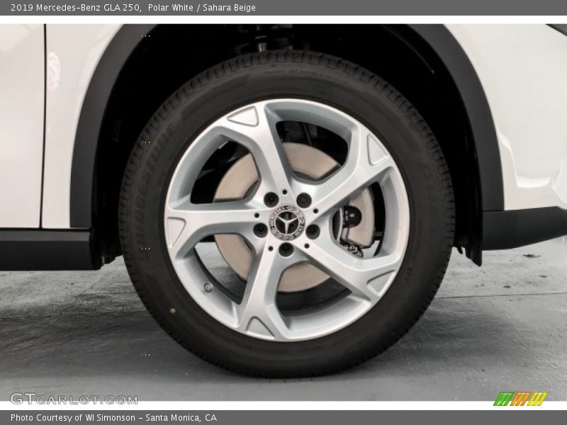 Polar White / Sahara Beige 2019 Mercedes-Benz GLA 250