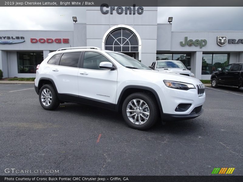 Bright White / Black 2019 Jeep Cherokee Latitude