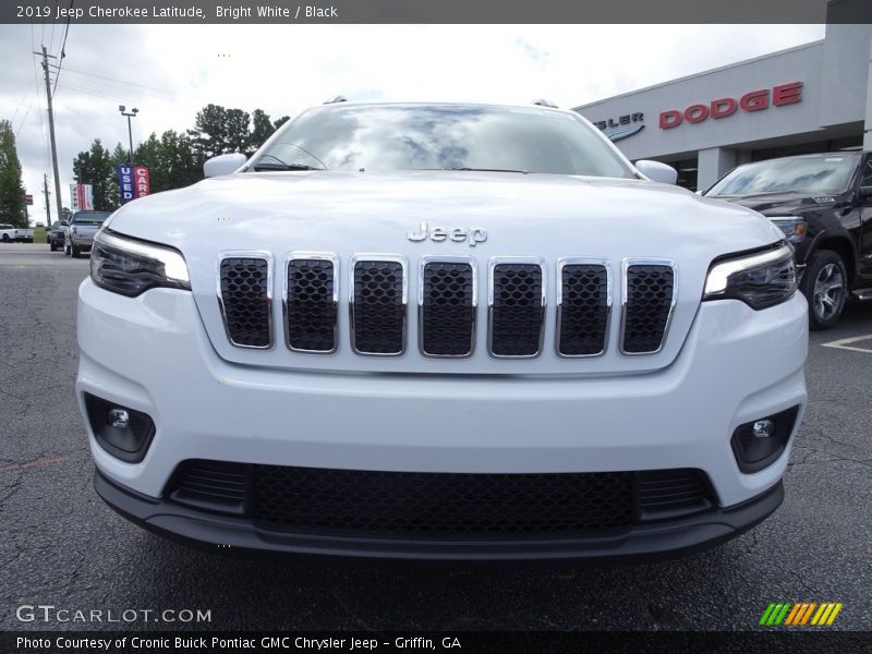 Bright White / Black 2019 Jeep Cherokee Latitude