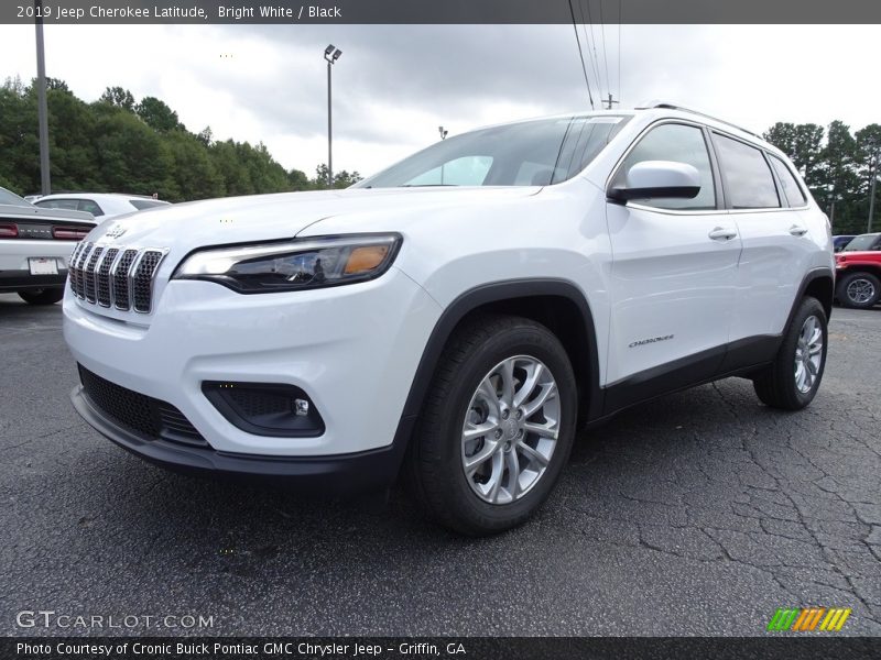 Bright White / Black 2019 Jeep Cherokee Latitude