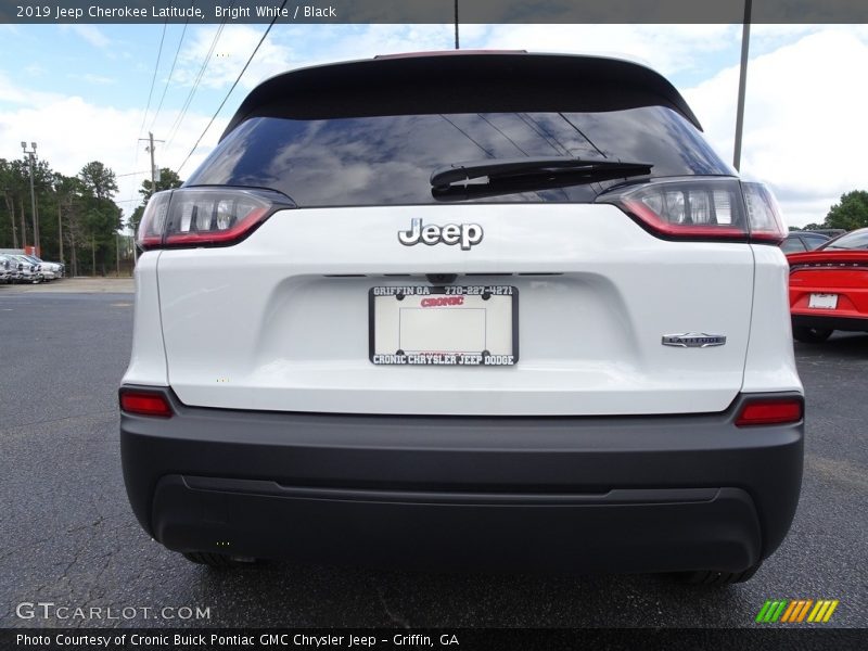 Bright White / Black 2019 Jeep Cherokee Latitude