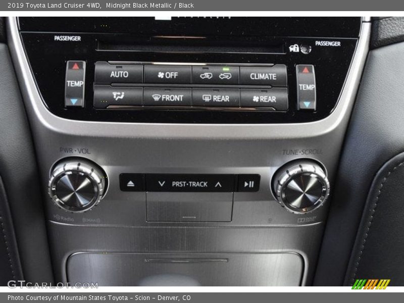 Controls of 2019 Land Cruiser 4WD