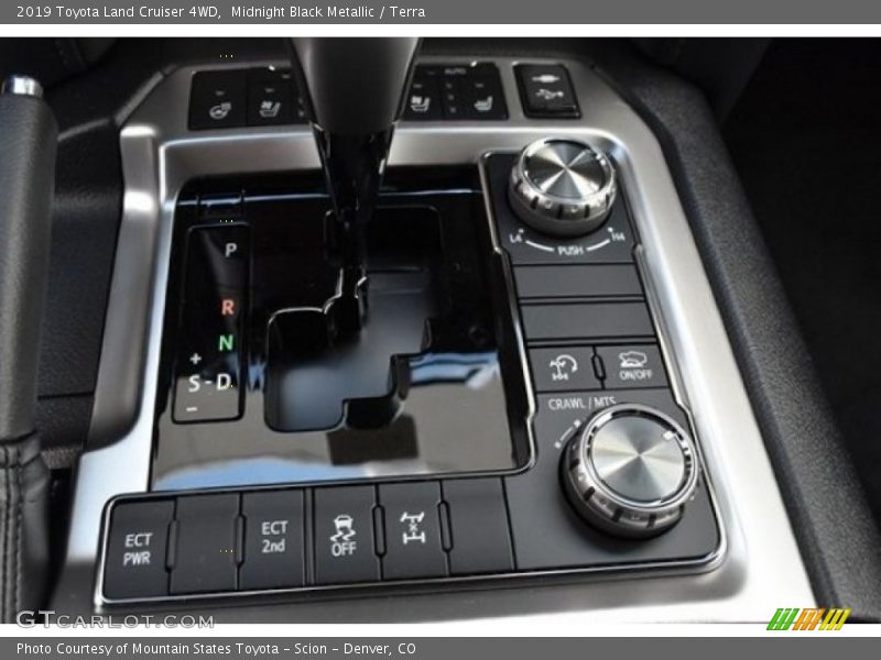 Controls of 2019 Land Cruiser 4WD