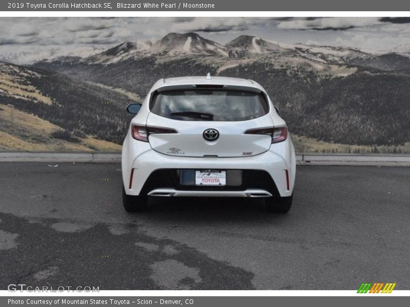 Blizzard White Pearl / Moonstone 2019 Toyota Corolla Hatchback SE