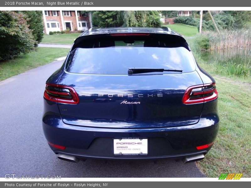 Night Blue Metallic / Black 2018 Porsche Macan