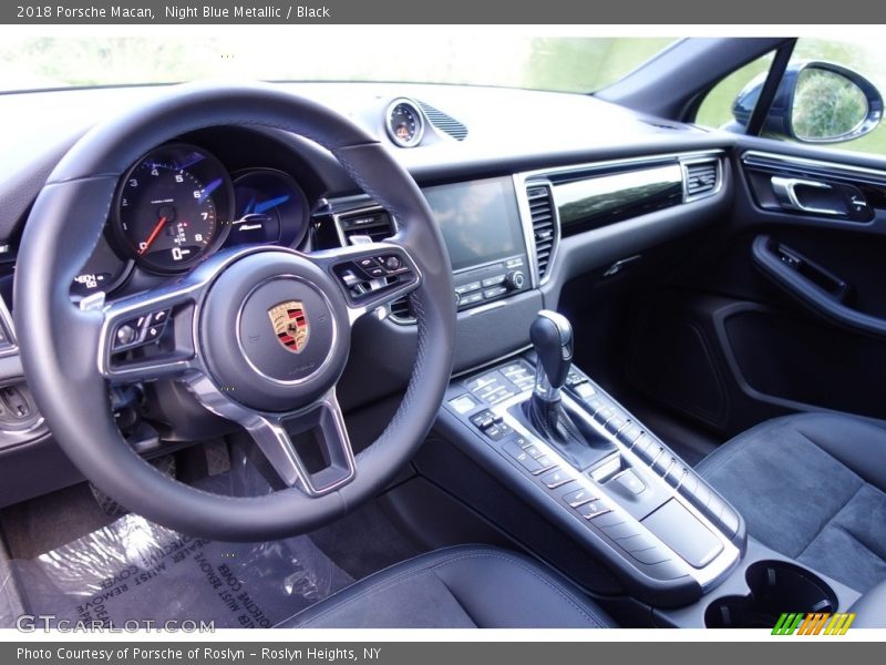 Night Blue Metallic / Black 2018 Porsche Macan