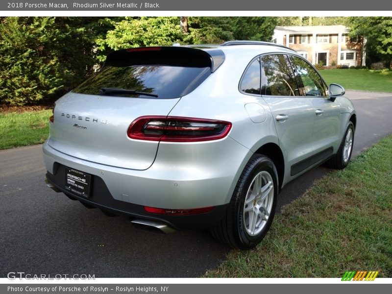Rhodium Silver Metallic / Black 2018 Porsche Macan