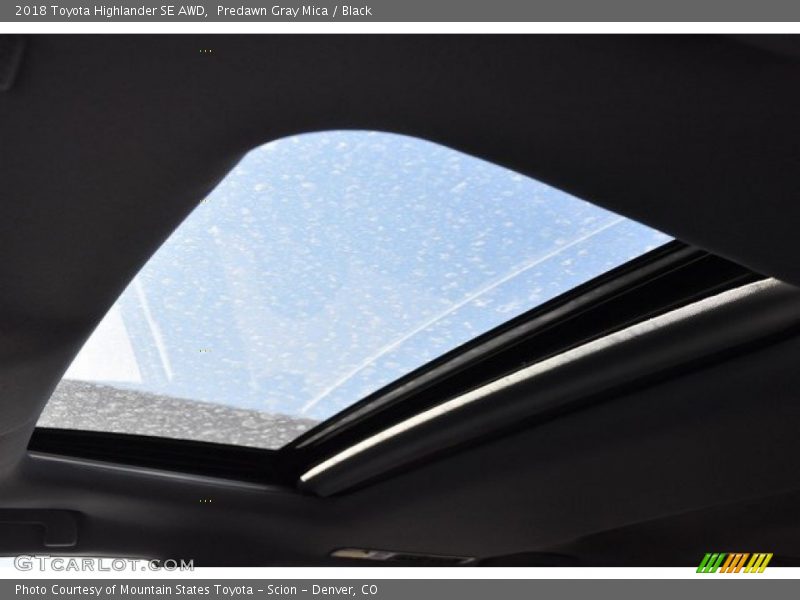 Predawn Gray Mica / Black 2018 Toyota Highlander SE AWD