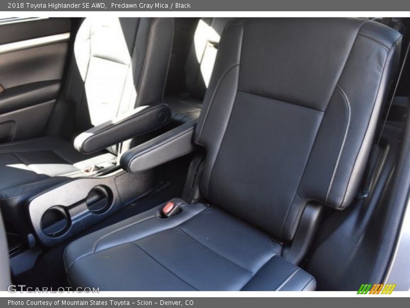 Predawn Gray Mica / Black 2018 Toyota Highlander SE AWD