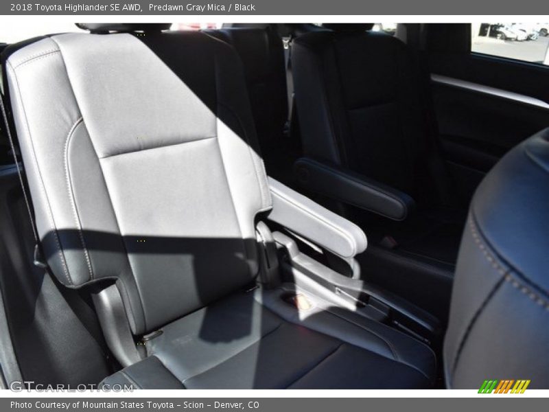 Predawn Gray Mica / Black 2018 Toyota Highlander SE AWD