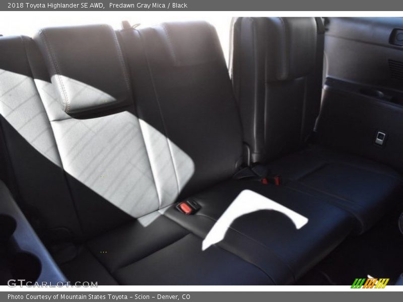 Predawn Gray Mica / Black 2018 Toyota Highlander SE AWD
