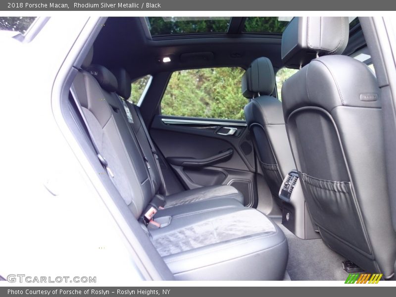 Rhodium Silver Metallic / Black 2018 Porsche Macan