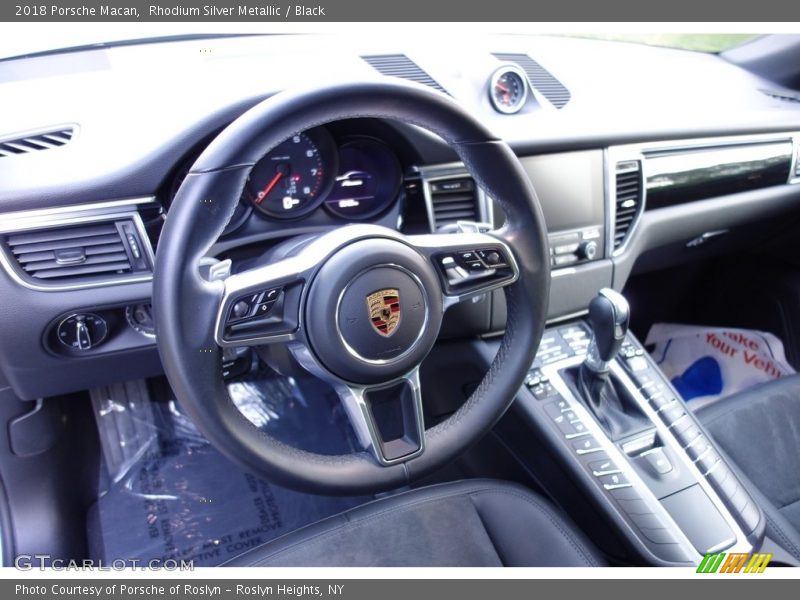 Rhodium Silver Metallic / Black 2018 Porsche Macan