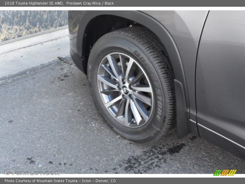 Predawn Gray Mica / Black 2018 Toyota Highlander SE AWD