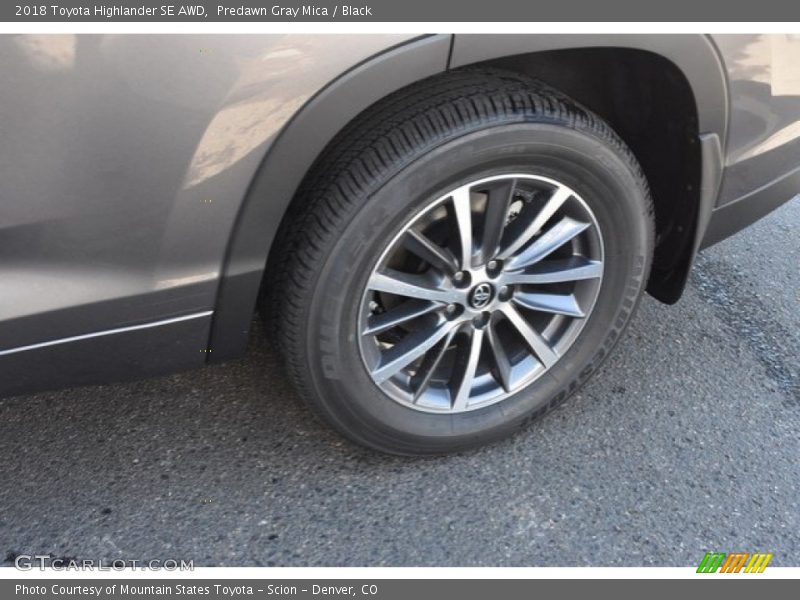 Predawn Gray Mica / Black 2018 Toyota Highlander SE AWD