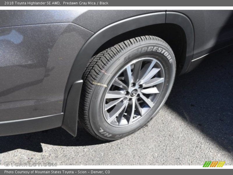 Predawn Gray Mica / Black 2018 Toyota Highlander SE AWD