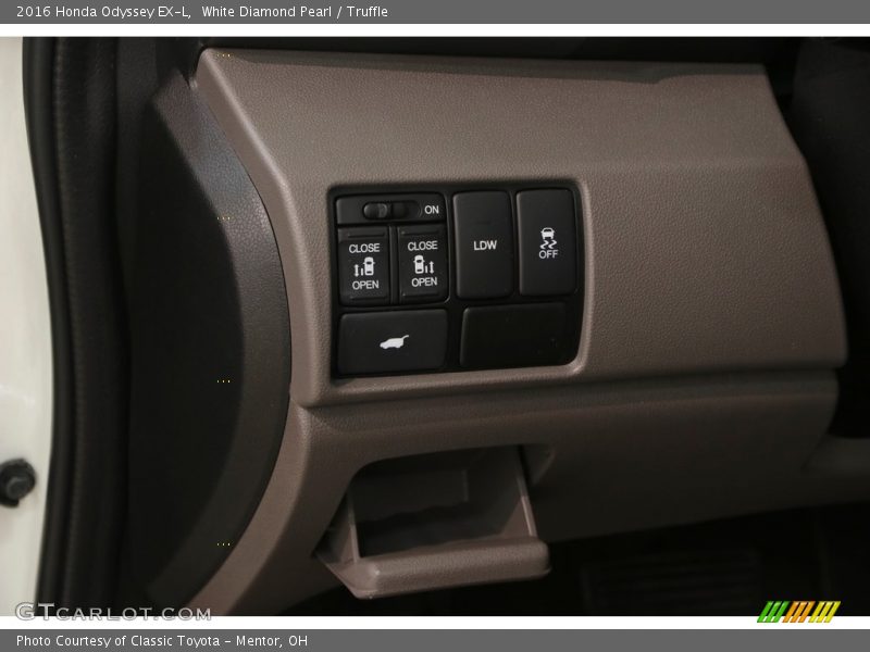 White Diamond Pearl / Truffle 2016 Honda Odyssey EX-L