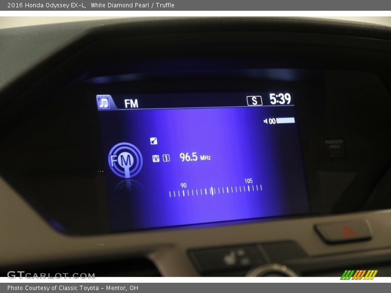 White Diamond Pearl / Truffle 2016 Honda Odyssey EX-L