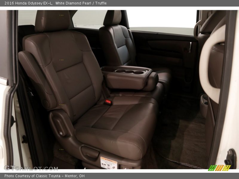 White Diamond Pearl / Truffle 2016 Honda Odyssey EX-L