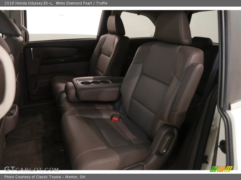 White Diamond Pearl / Truffle 2016 Honda Odyssey EX-L