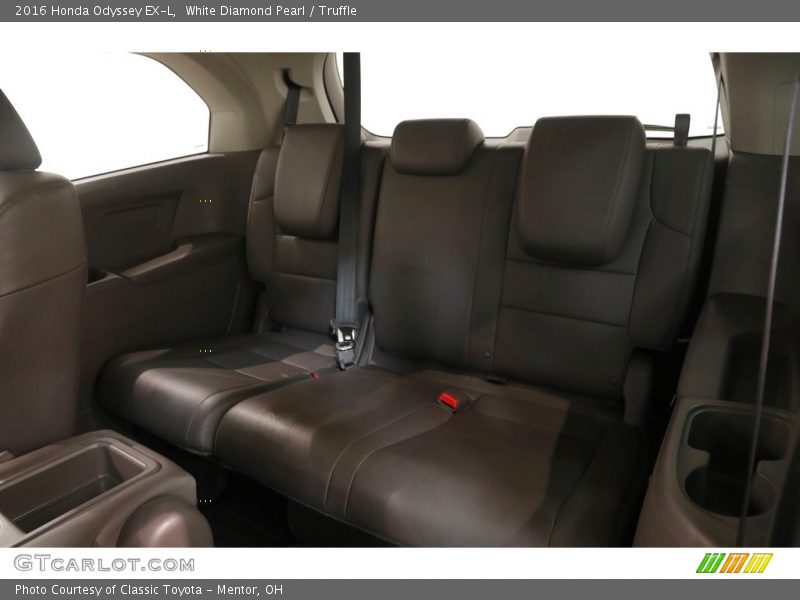 White Diamond Pearl / Truffle 2016 Honda Odyssey EX-L