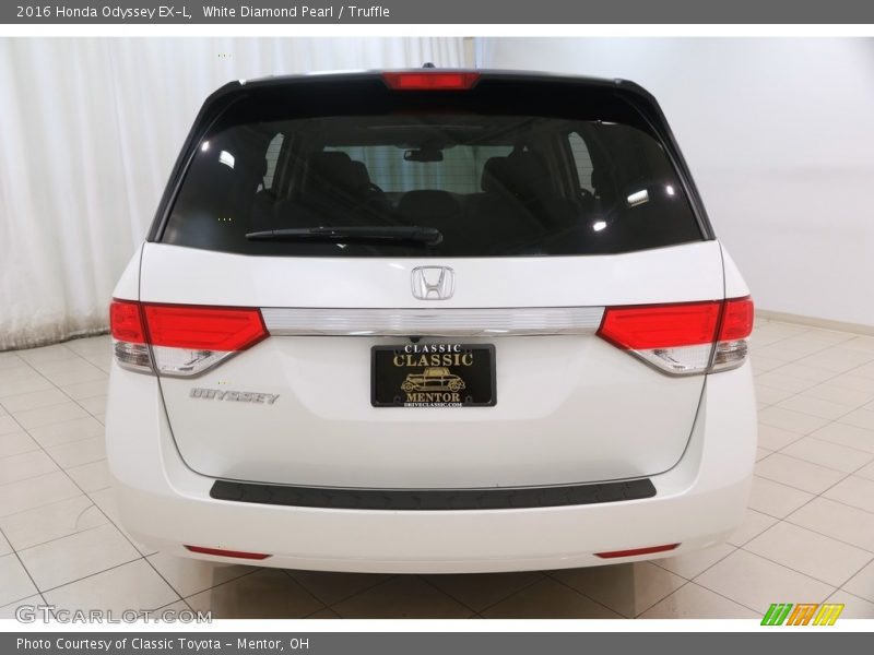 White Diamond Pearl / Truffle 2016 Honda Odyssey EX-L